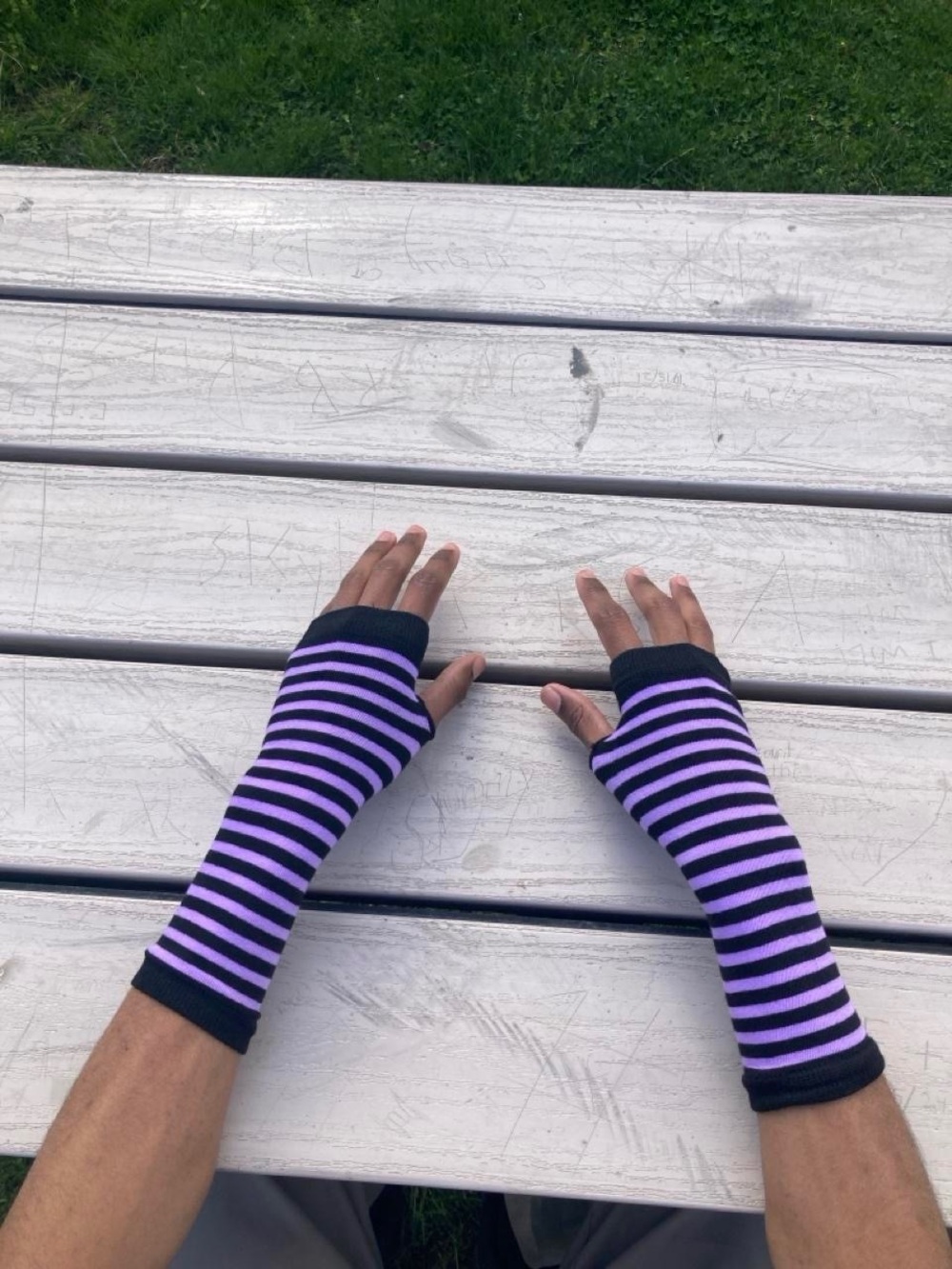 2 PCs Punk gothic purple and black striped fingerless gloves